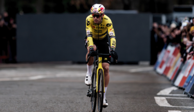 Down on luck and momentum – The nightmare continues for Wout van Aert and Visma-Lease a Bike