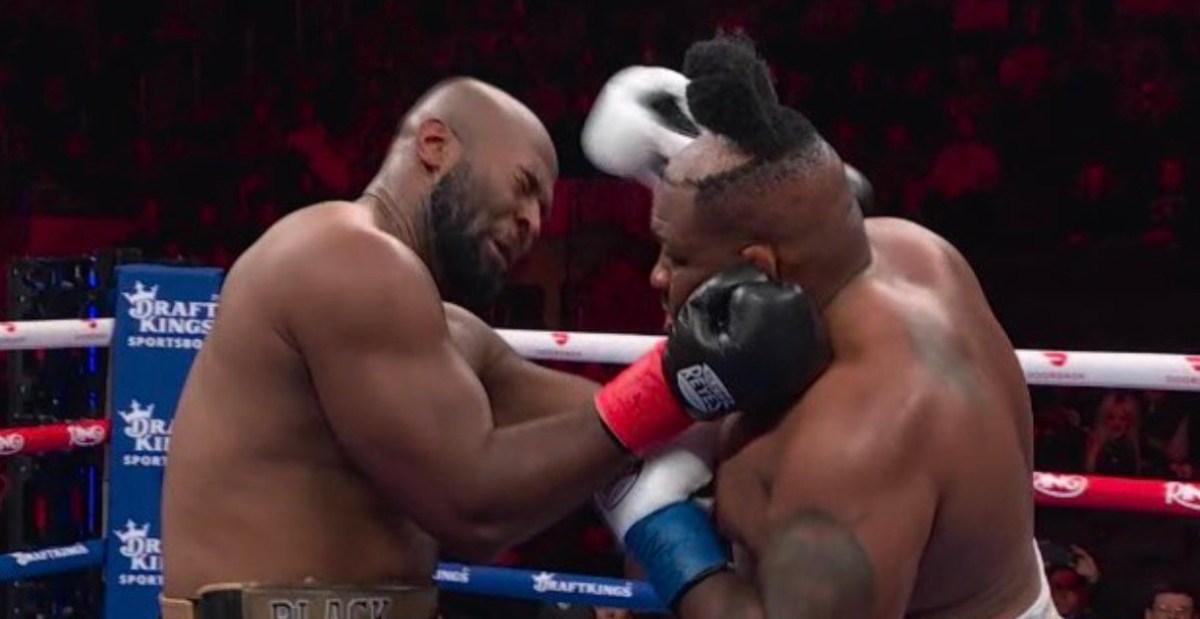Jarrell Miller loses hair during boxing match, throws toupee in crowd