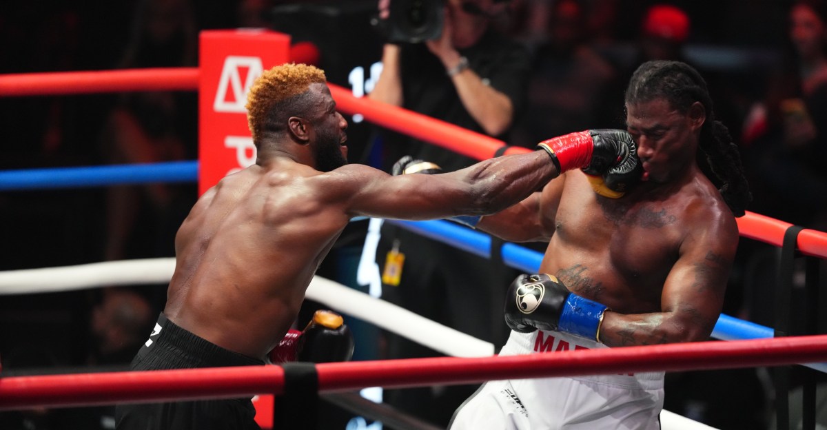Highlights! Ajagba Stops Martin Via Fourth-Round TKO
