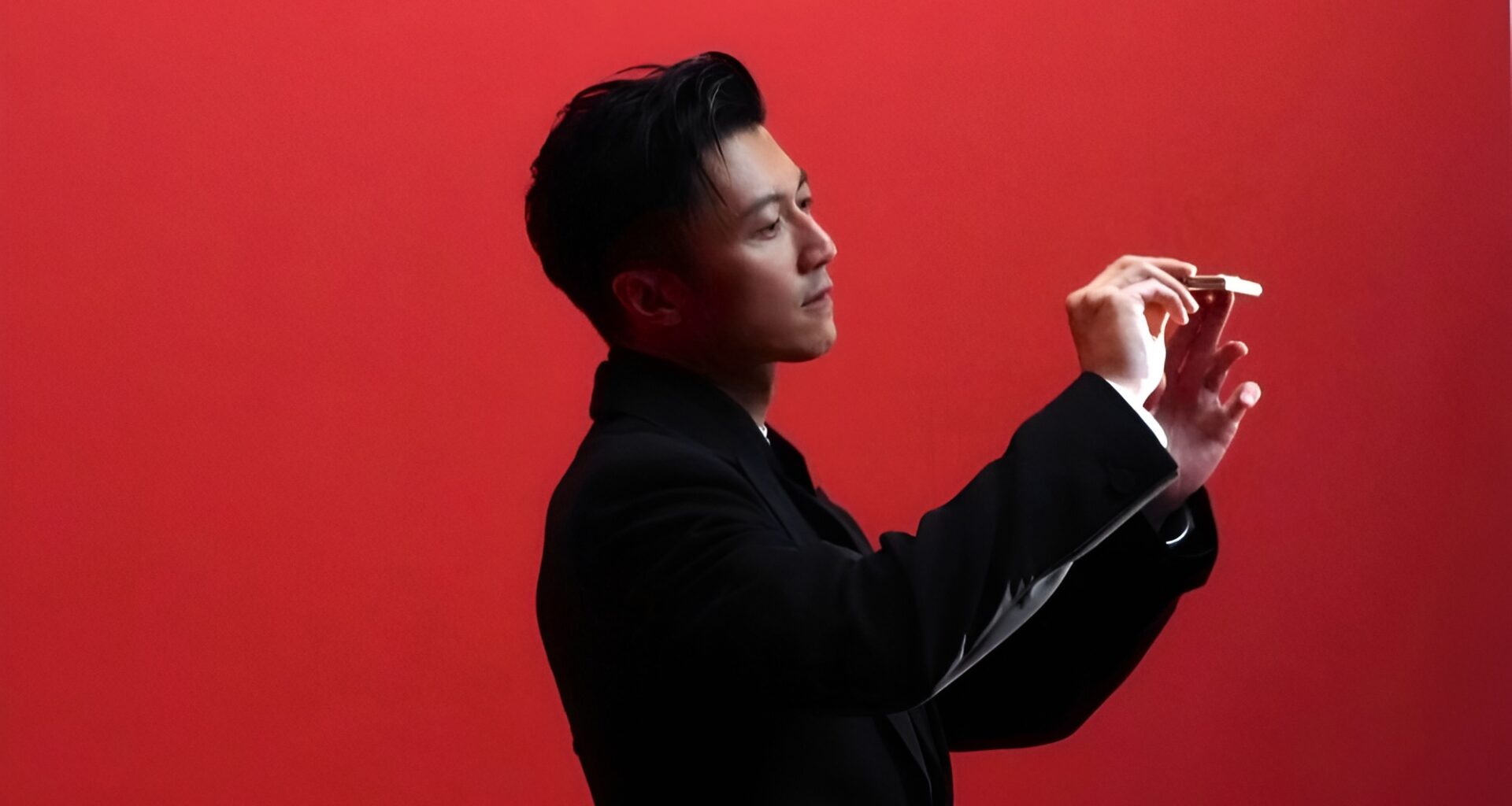 Honor Magic V6: First pictures show ultra-thin foldable phone in dark red