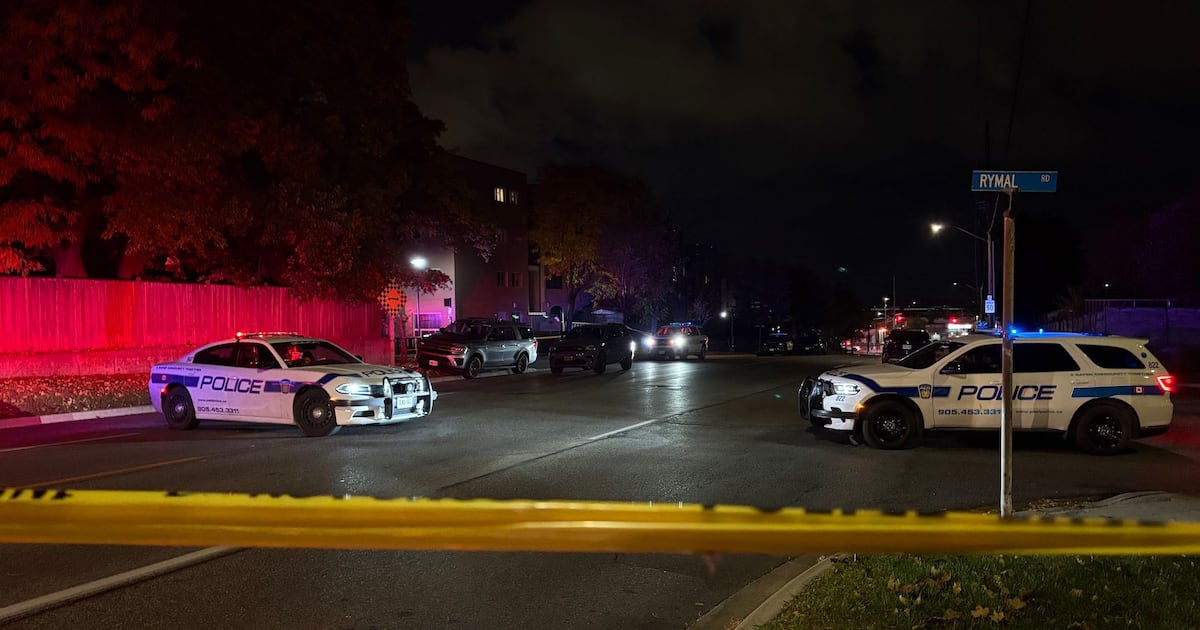 Carjacking suspect shot at by Toronto police officer remains at large: SIU