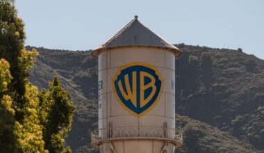 Netflix declines to raise offer to buy Warner Bros., clearing way for Paramount - CTV News