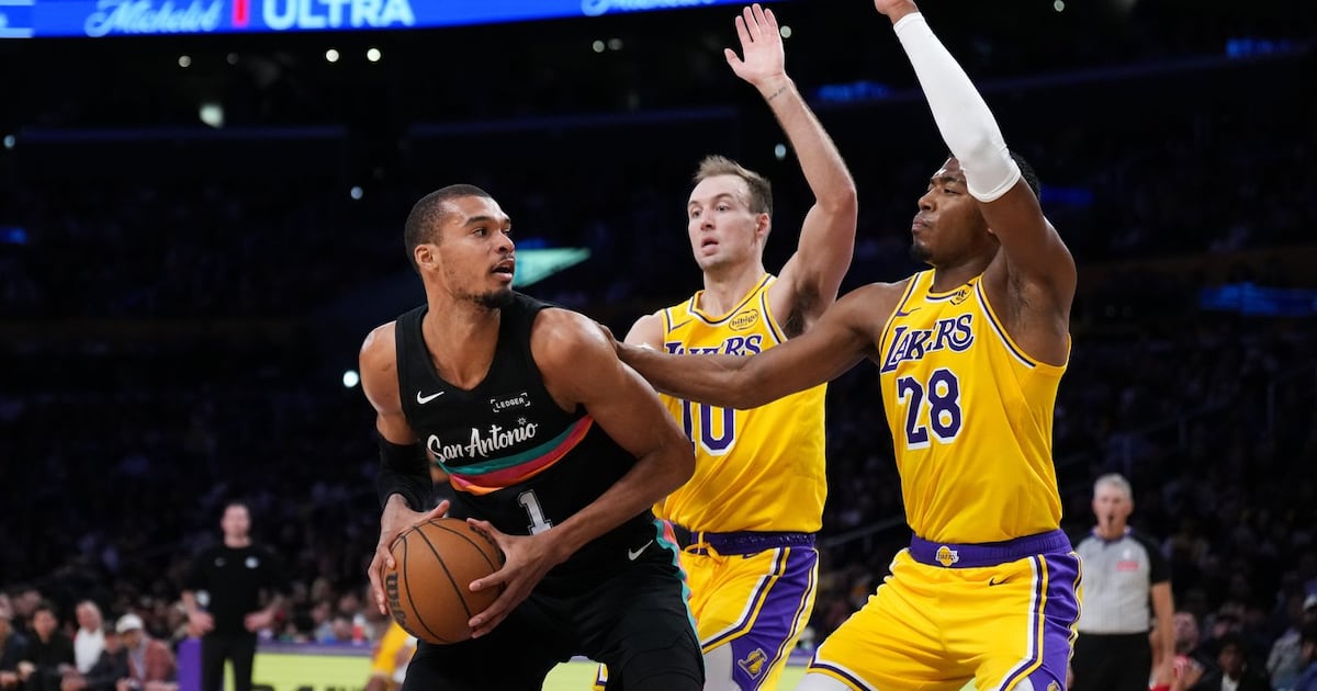 Victor Wembanyama scores 37 of 40 in first half as San Antonio Spurs crush short-handed Los Angeles Lakers