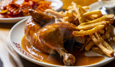 Best Rotisserie Chicken in Montreal restaurants Rôtisserie La Lune guide