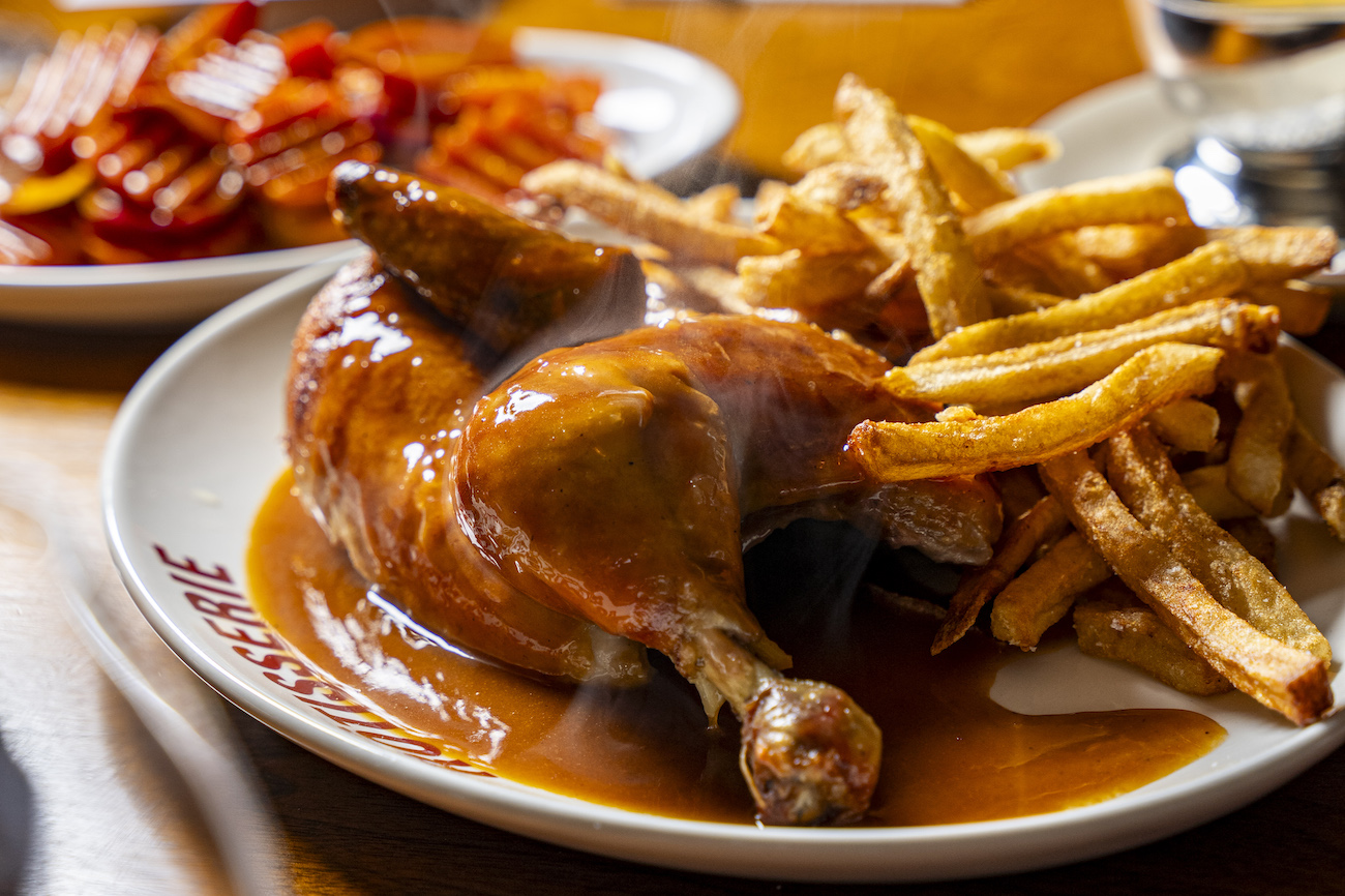 Best Rotisserie Chicken in Montreal restaurants Rôtisserie La Lune guide