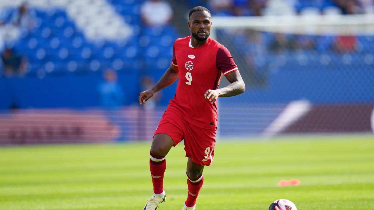 Report: Canadian international Cyle Larin set to join Southampton