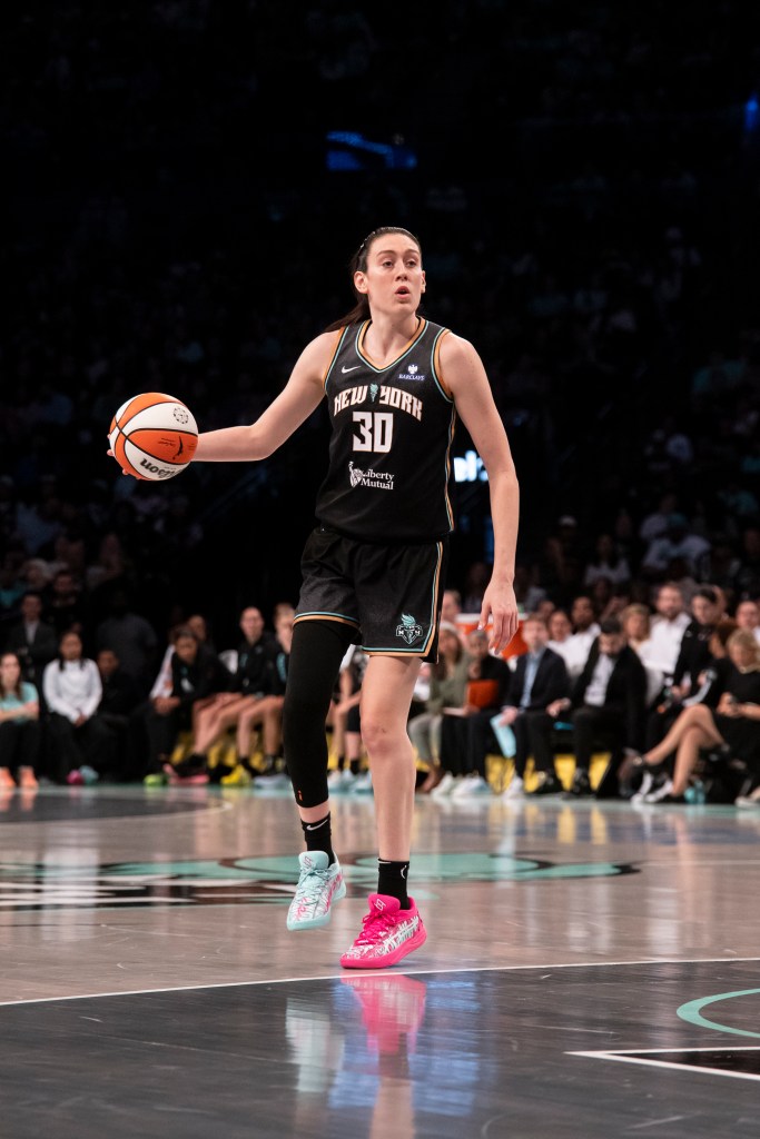 Breanna Stewart #30 of the New York Liberty handles the ball against the Washington Mystics during a regular season matchup at Barclays Center . 

Photo by Michelle Farsi / New York Post