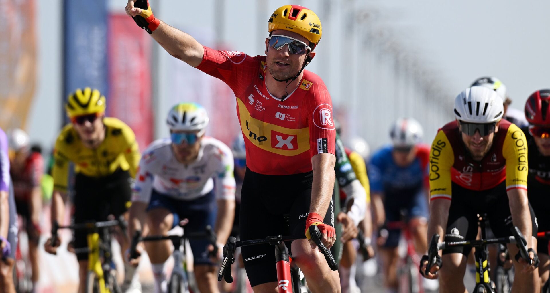 Tour of Oman: Erlend Blikra powers through chaos to claim stage 4 victory and give Uno-X first win of 2026