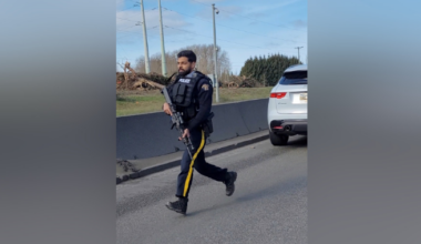 Police incident snarls traffic through Massey Tunnel