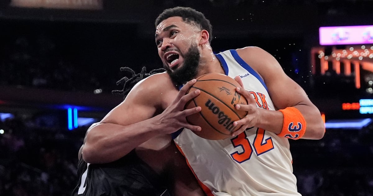 New York Knicks overcome an 18-point deficit in the 4th quarter to beat Houston Rockets