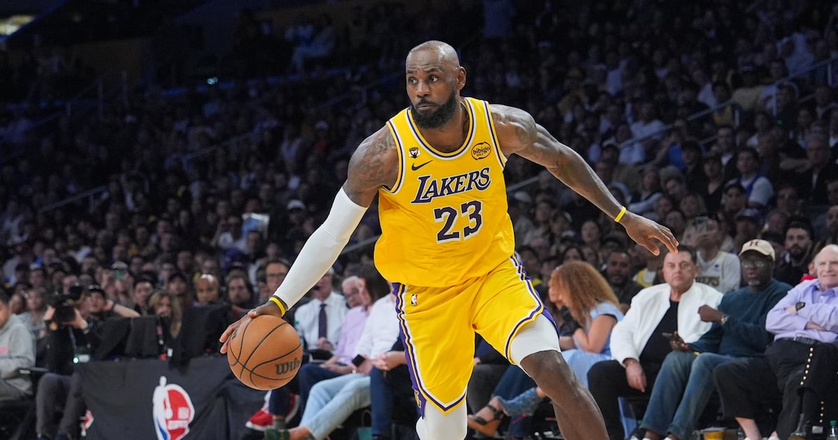 LeBron James' double-double leads Luka Doncic-less Los Angeles Lakers past Golden State Warriors