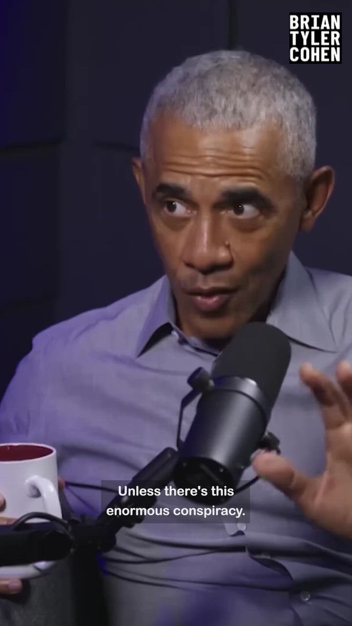 Click to play video: '‘They’re real’: Barack Obama talks aliens, Area 51'