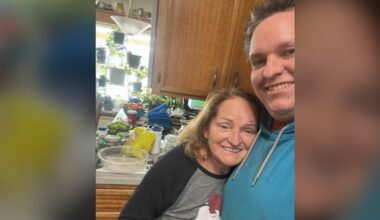 ‘Directly above her’: Saskatchewan man recalls fight with moose to save mother - CTV News