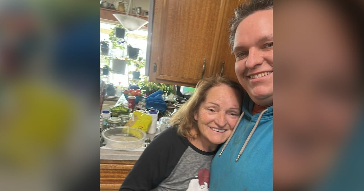 ‘Directly above her’: Saskatchewan man recalls fight with moose to save mother - CTV News