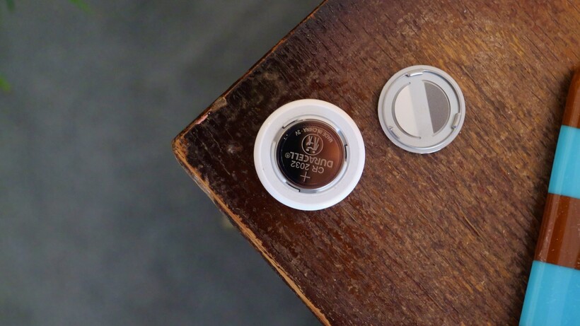 AirTag 2 with battery shpwing