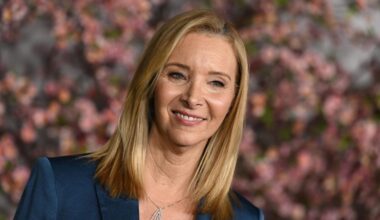 Lisa Kudrow Urges New Warner Bros. Owners Not To "Change A Thing"