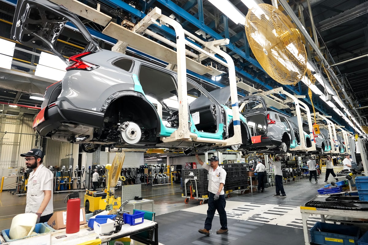 Canadian job growth flatlines in 2025 on trade war, population slowdown