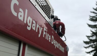 Over 100 evacuate downtown Calgary high-rise balcony fire