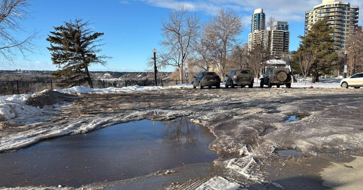 Edmonton sets record-high temperature Wednesday - CTV News