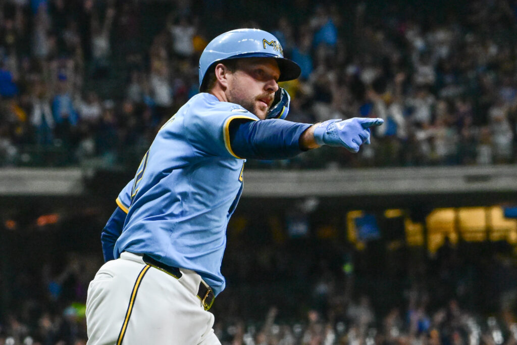 Guardians To Sign Rhys Hoskins To Minor League Deal