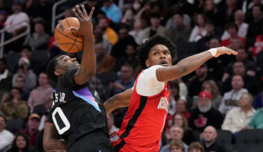 Smith scores 31 points, Thompson adds 20 as Rockets beat Jazz