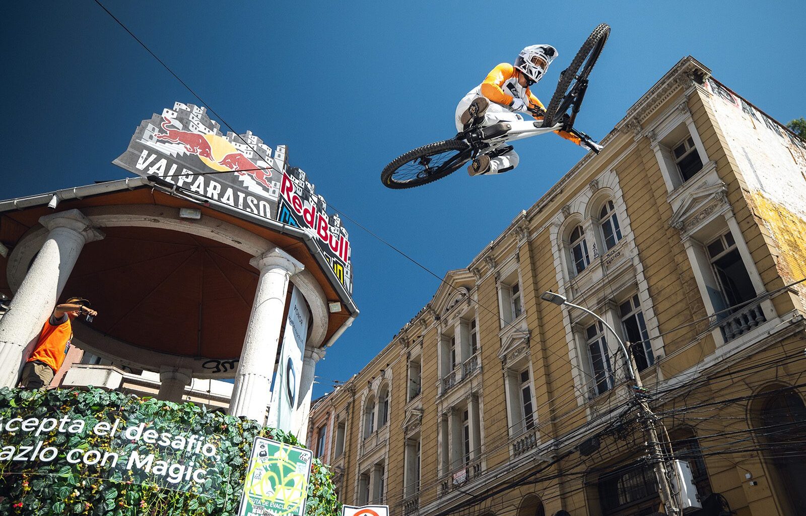 Urban downhill becomes a crash reel as Valparaíso bites back