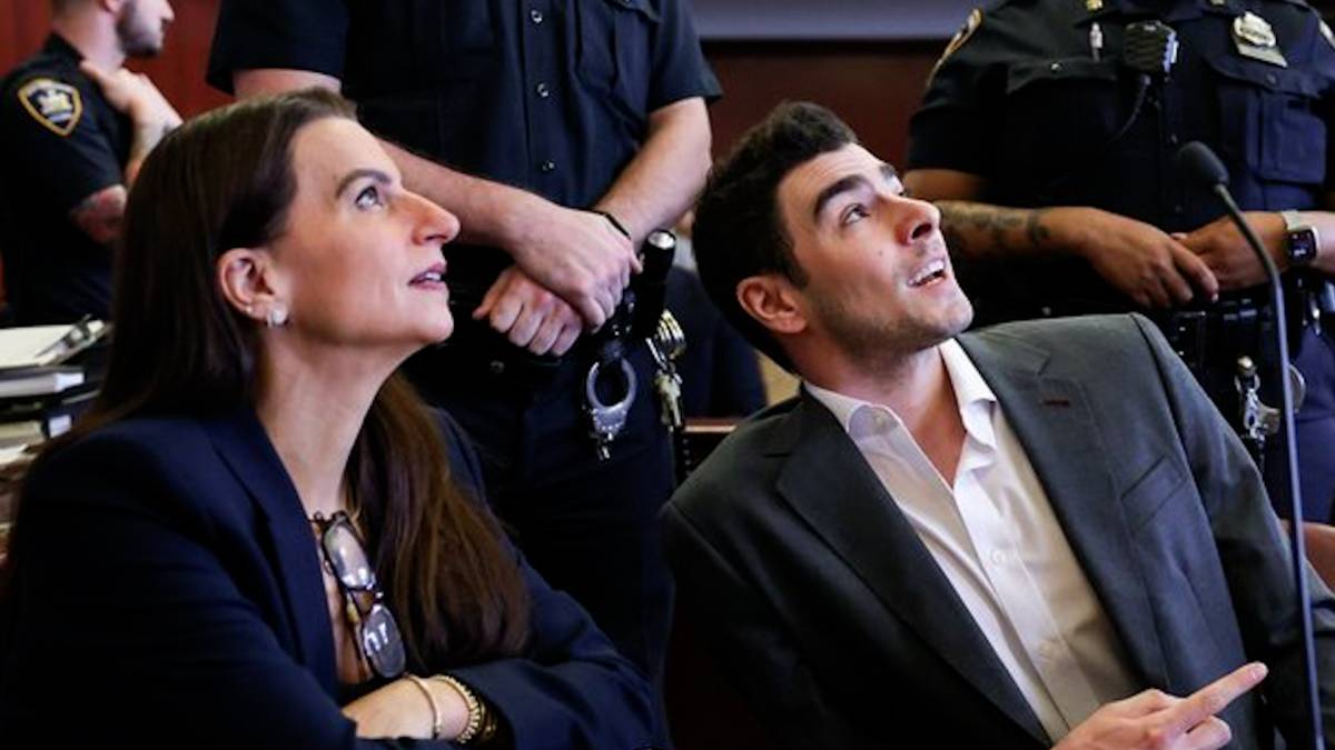 Click to play video: 'No death penalty for Luigi Mangione after judge dismisses federal murder, weapons charges'