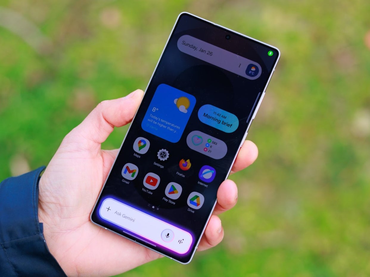 The Galaxy S25 Ultra is 6.86 inches across. | Image credit — PhoneArena - Smartphone display sizes are about to smash through another barrier