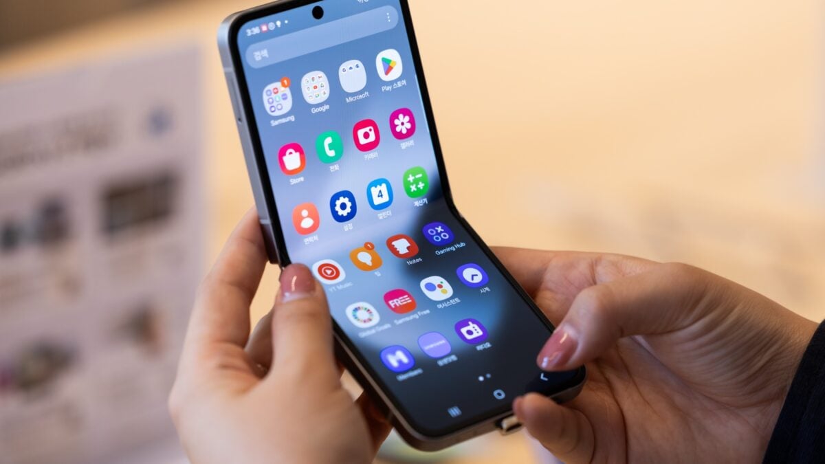 Future iPhone Might Straight-Up Copy Samsung's Z Flip