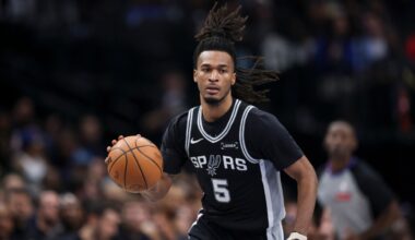 Spurs' Castle exits vs. Lakers with pelvis contusion