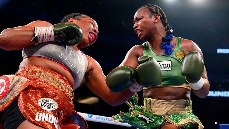 Claressa Shields clearly outpoints Franchon Crews-Dezurn