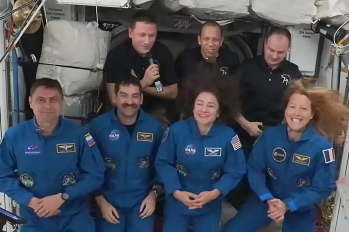 SpaceX Dragon delivers new crew to International Space Station
