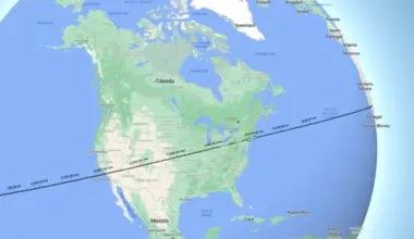 Simulation showing what it would look like to go around Earth at the speed of light is absolutely wild