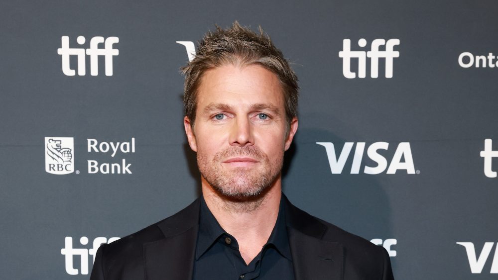 Stephen Amell to Lead Fox Reboot of Lifeguard Drama