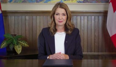 Danielle Smith promises Alberta referendum over immigration, Constitution changes