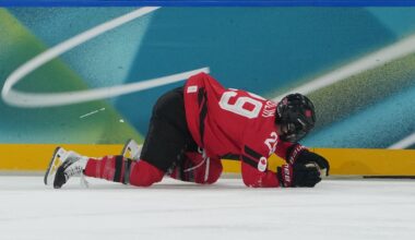Poulin injury overshadows Canada’s dominant win over Czechia