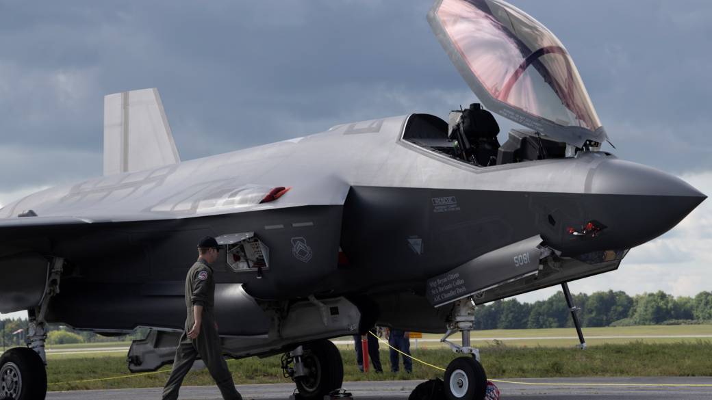 Click to play video: 'A lot of disinformation out about Canada’s potential F-35 deal: Trade and defence expert'