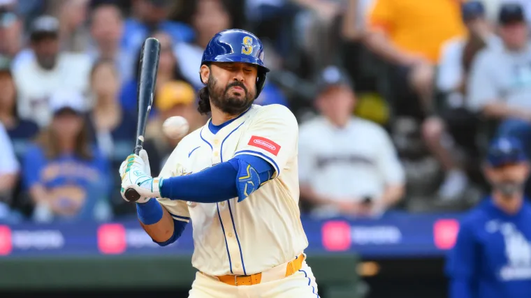 Mariners free agent Eugenio Suarez singled out by MLB writer image