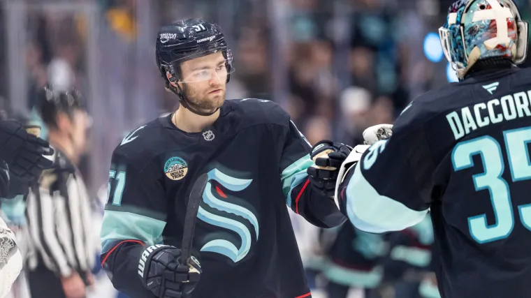 Kraken taking Shane Wright trade risk in latest NHL rumors image