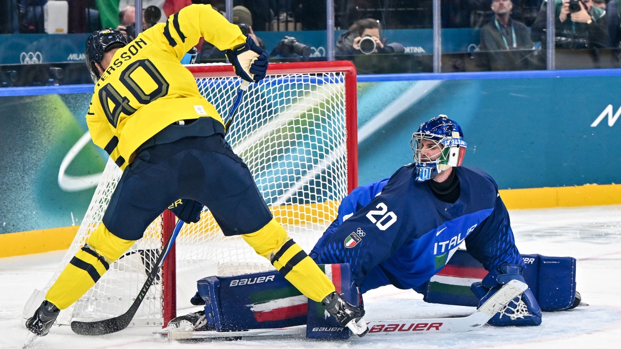 Scout's Analysis: Do Olympic goalies Clara, Hlavaj have NHL upside?
