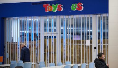 Toys “R” Us filing leaves a slew of creditors in its wake