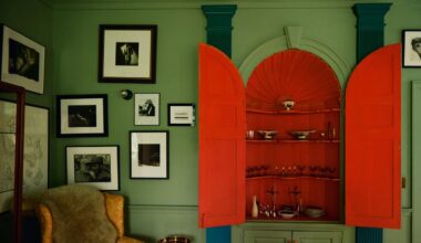 How Interior Designers Are Decorating With Red, the Reigning Color Trend Du Jour