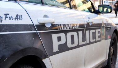 Two arrested after officers allegedly assaulted while breaking up fight at Winnipeg lounge