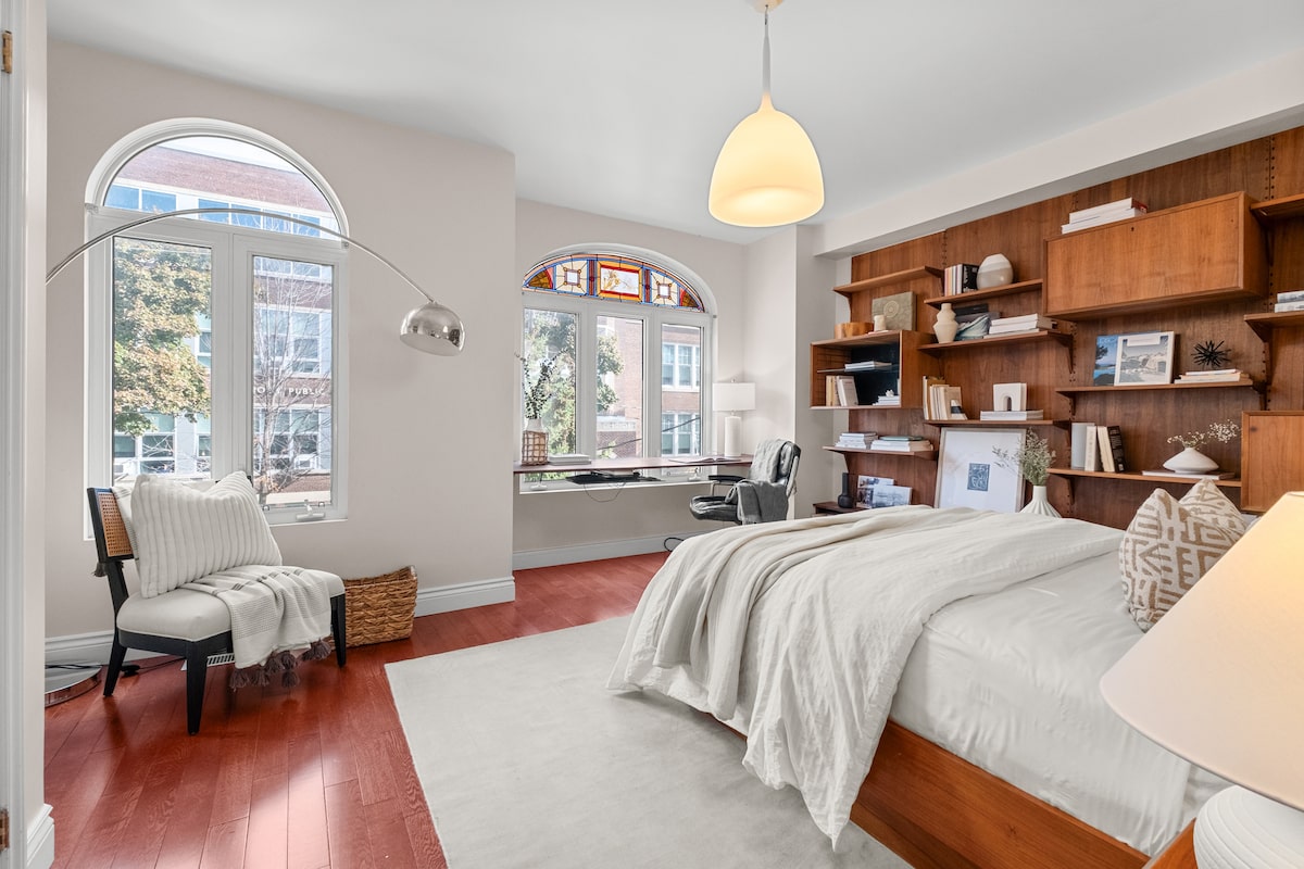 Architect’s Toronto semi with high-end kitchen takes a big hit on price