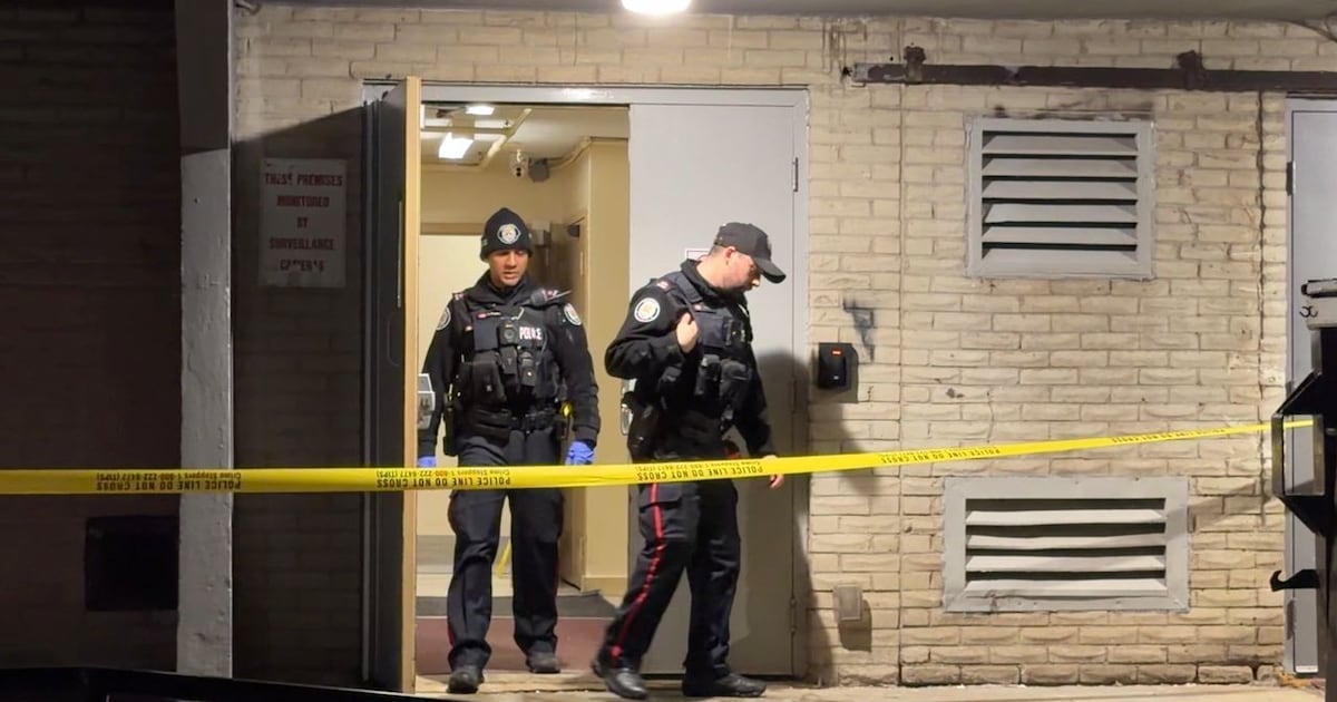Man walks into Toronto hospital with gunshot wound: police