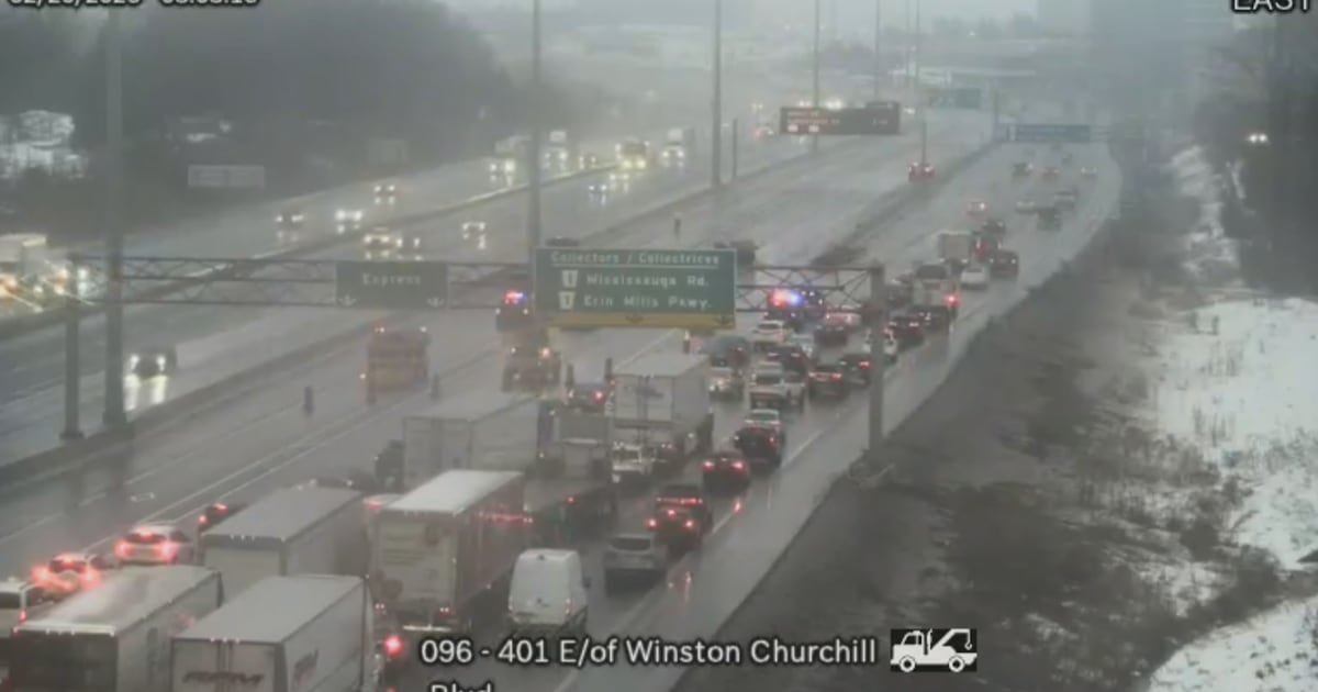 Hwy. 401 crash in Mississauga: Eastbound express lanes closed