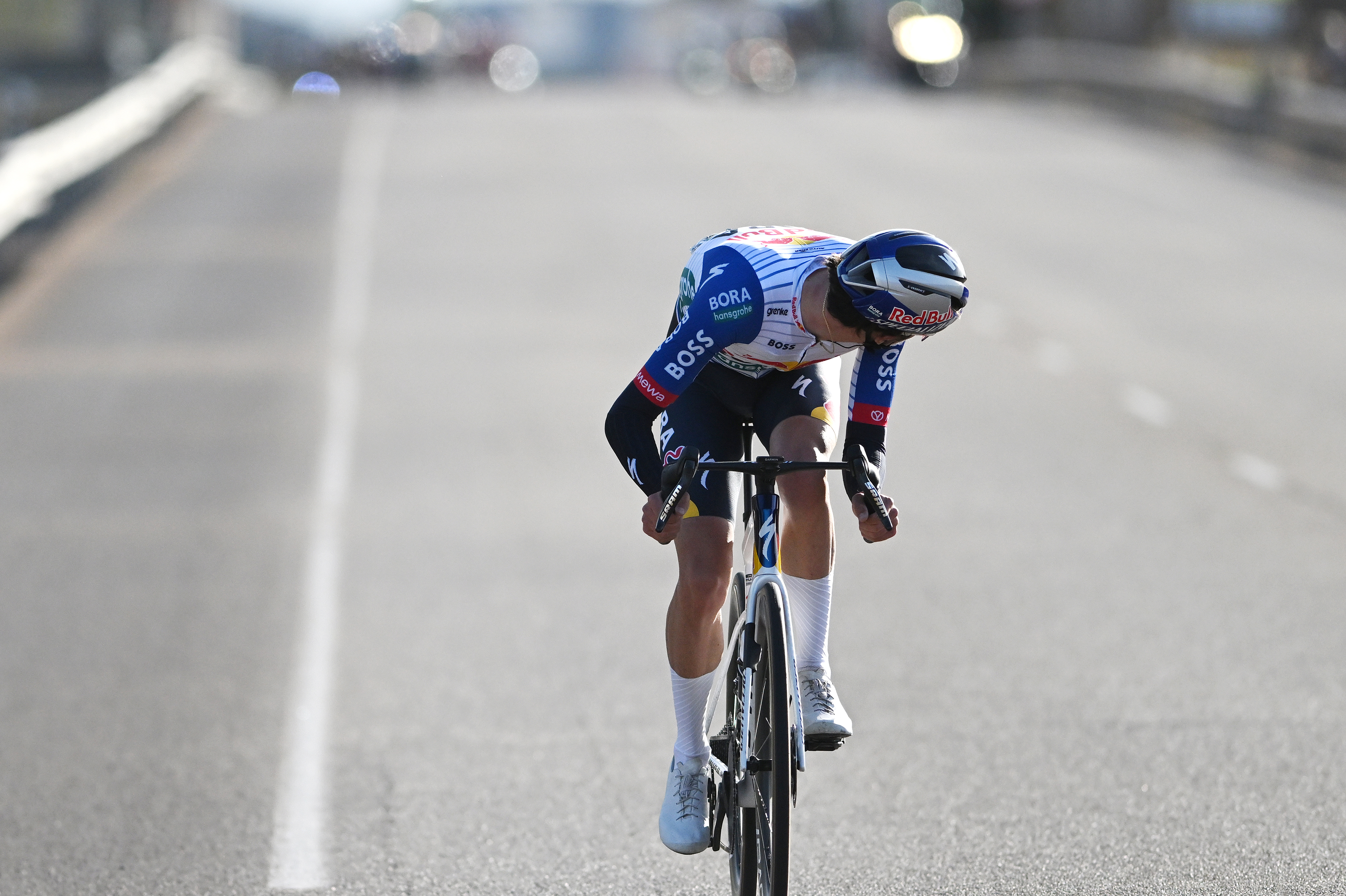 TORREBLANCA, SPAIN - FEBRUARY 04: Giulio Pellizzari of Italy and Team Red Bull - BORA - hansgrohe attacks in the final kilometres during the 77th Volta Comunitat Valenciana 2026, Stage 1 a 160km stage from Segorbe to Torreblanca on February 04, 2026 in Torreblanca, Spain. (Photo by Szymon Gruchalski/Getty Images)