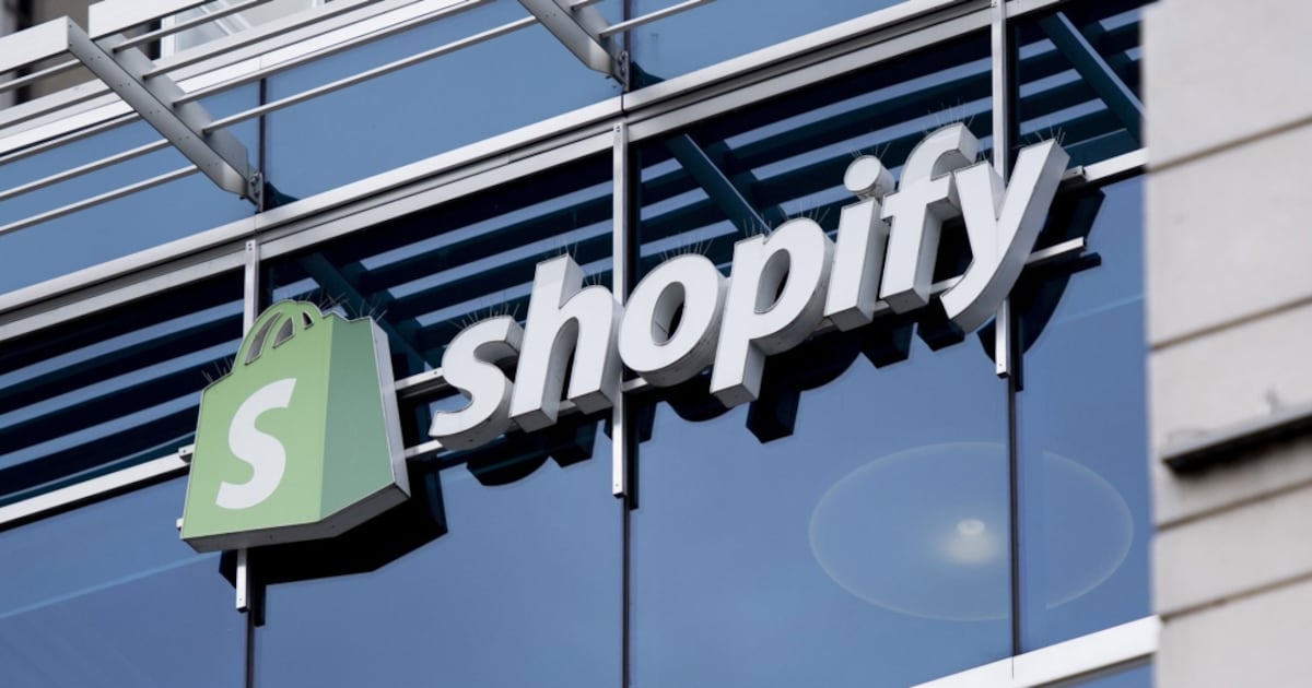 Shopify forecasts quarterly revenue above estimates