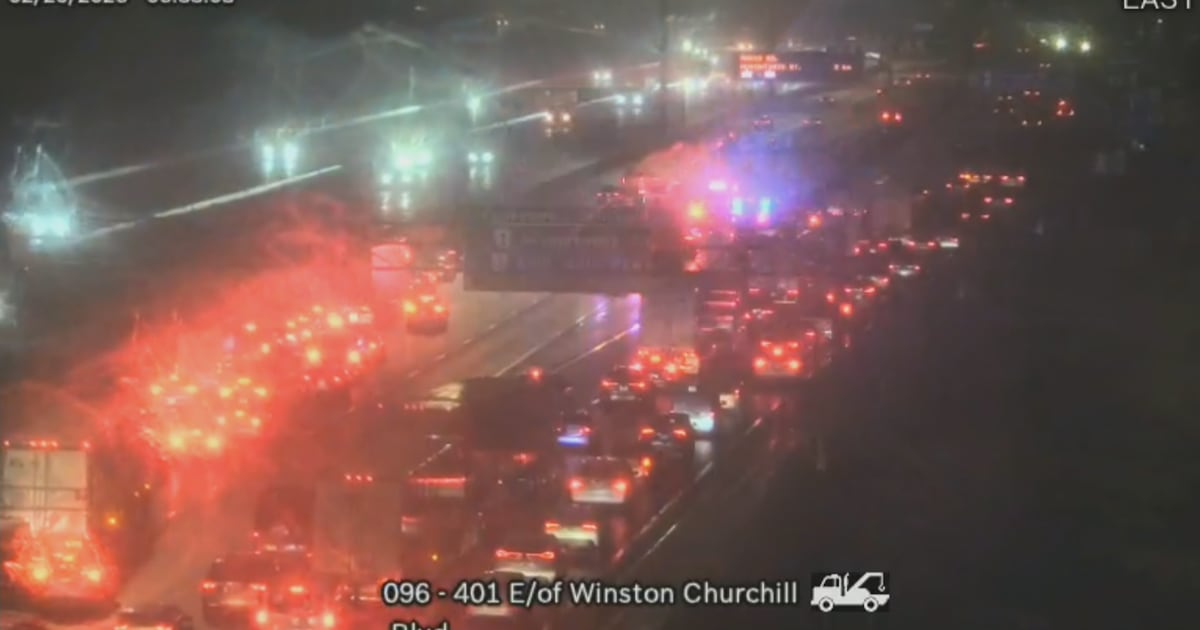 Hwy. 401 crash in Mississauga: Eastbound express lanes closed