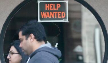 US job openings fall to 6.5 million